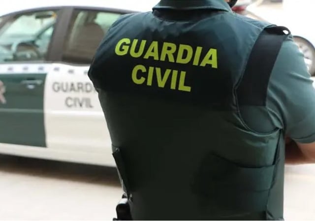 Un agente de la Guardia Civil
