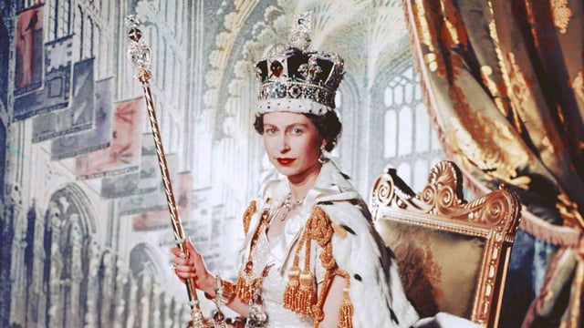Queen Elizabeth's fashion pieces to go on display