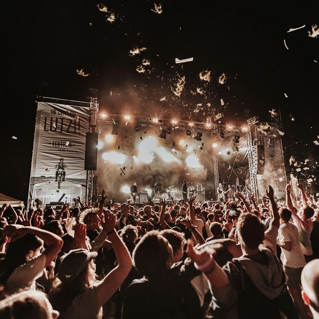 Bargeldlos bezahlen auf Festivals: Verbraucherzentrale kritisiert Bezahlchips