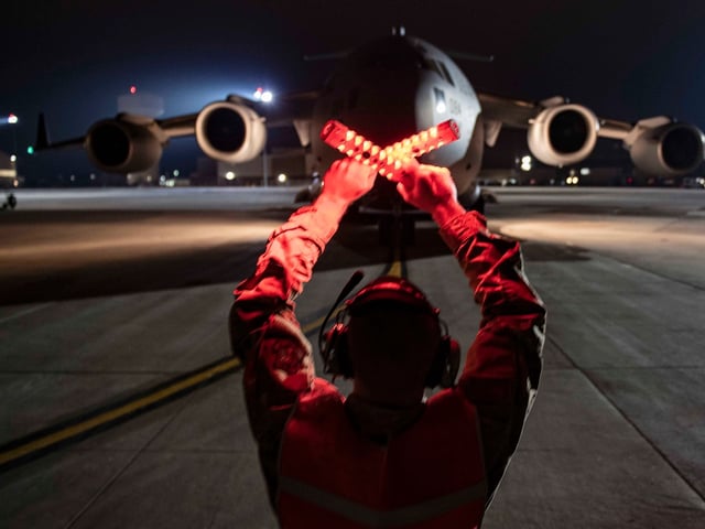 Mit einer solchen C-17 Globemaster sollen am Freitag Atomwaffen von den USA zum britischen Luftwaffenstützpunkt Lakenheath geflogen worden sein. 