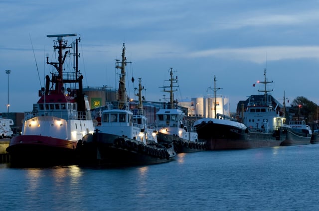 Schiffe im Hafen von Cuxhaven (Archivbild).