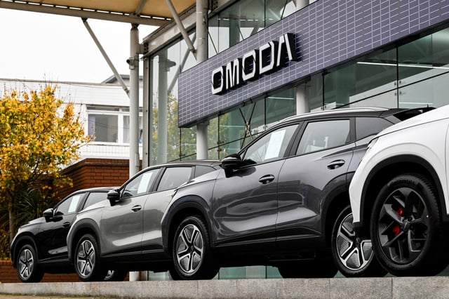 Models of the Chery Omoda 5 and Chery Omoda E5 on display at Stoner Motor Company which specialises in the Chinese car company in Gillingham, Britain, November 6, 2024. REUTERS/Chris J. Ratcliffe/File Photo