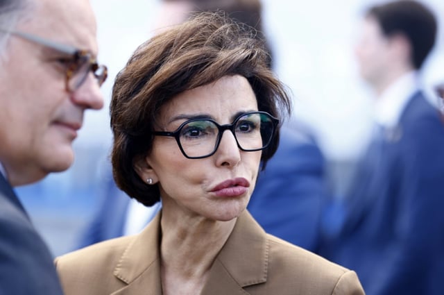 Nach der Anordnung eines Korruptionsprozesses gegen die französische Kulturministerin Rachida Dati hat die sozialistische Opposition deren Rücktritt gefordert.