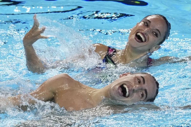 Dennis González y Mireia Hernández durante la rutina de dúo mixto técnico.