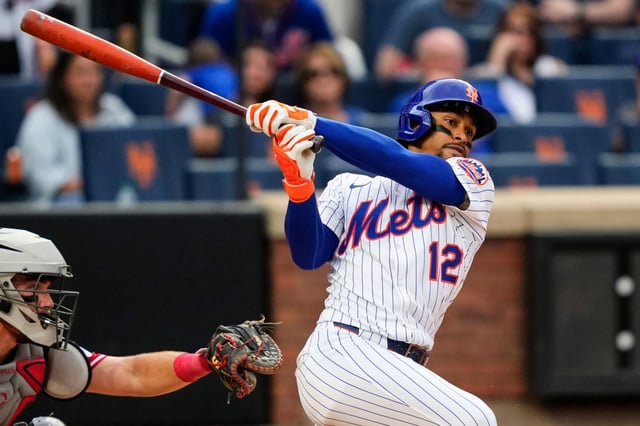 New York Mets&#39; Francisco Lindor (12) grounds out during the ninth inning of a baseball game against the Cincinnati Reds, Saturday, July 19, 2025, in New York. (AP Photo/Yuki Iwamura)