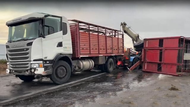 El camión volcó en la autopista a Santa Fe, en jurisdicción de San Lorenzo. 