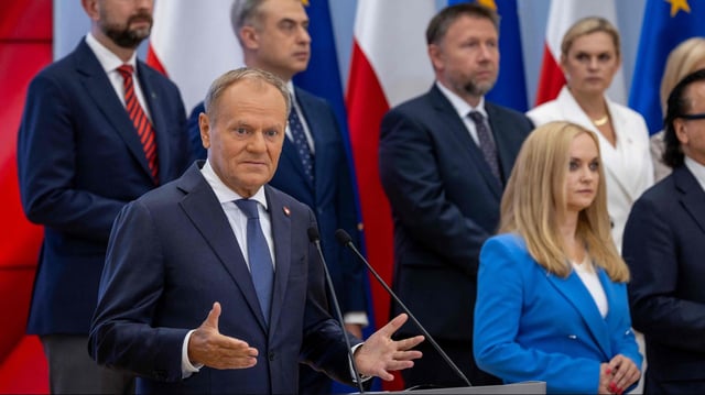 Donald Tusk hält eine Rede vor der Regierung