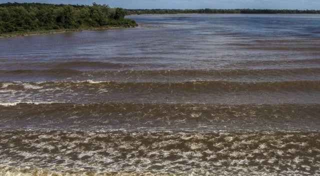 Le 30 juin, le corps d’une jeune fille de 13 ans portée disparue depuis la veille a été retrouvé dans le fleuve Mearim, au Brésil, au cours du duplex d’un journaliste.