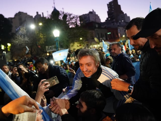 Máximo Kirchner, durante un banderazo de apoyo a Cristina, en Parque Lezama. Foto: Emmanuel Fernández.