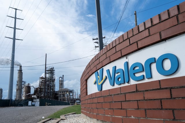 A view of the Valero Houston Refinery in Houston, Texas, U.S., June 23, 2025. REUTERS/Joel Angel Juarez/File photo