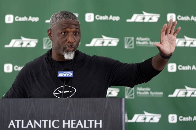 Jets&#39; Aaron Glenn reported for training camp on the heels of an encouraging text message from his wife.