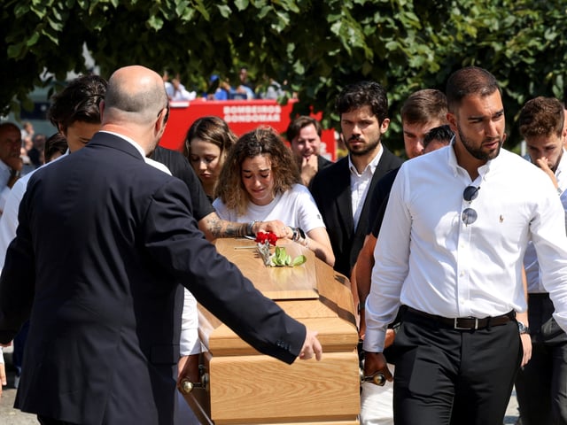 Rute Cardoso reacts as pallbearers carry a coffin, at the funeral ceremony of her late husband Liverpool's Portuguese soccer player Diogo Jota and his brother Andre Silva, who died in a car crash near Zamora, Spain, at the Chapel of the Resurrection, in Gondomar, Portugal, July 5, 2025. REUTERS/Rita Franca