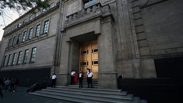 La Primera Sala de la Suprema Corte de Justicia de la Nación indicó que se podrá exigir una reparación de daños siempre y cuando las funciones del personal médico se hayan ejercido en dependencias públicas