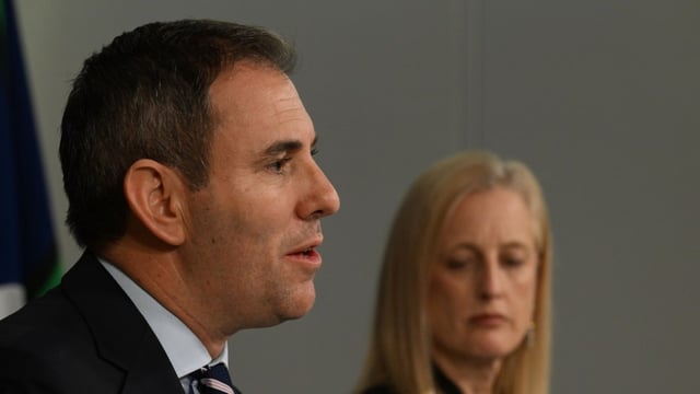 Treasurer Jim Chalmers and Finance Minister Katy Gallagher. (AAP Image/Dean Lewins)