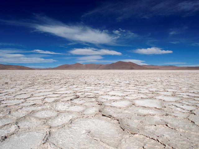 FILE PHOTO: A view of the surface of the salt flat at Salar del Hombre Muerto, which is 4,000 meters (13,123 feet) above sea level and north of the Argentine province of Catamarca August 6, 2010. Argentina, Bolivia and Chile, holders of some of the world's biggest lithium reserves, continue to attract investment from mining companies as the market for the metal continues to grow. Lithium is a key component in rechargeable batteries that power laptop computers, digital cameras and cell phones, as well as hybrid and electric vehicles. Picture taken August 6, 2010.    REUTERS/Enrique Marcarian (ARGENTINA - Tags: ENERGY SCI TECH BUSINESS)/File Photo