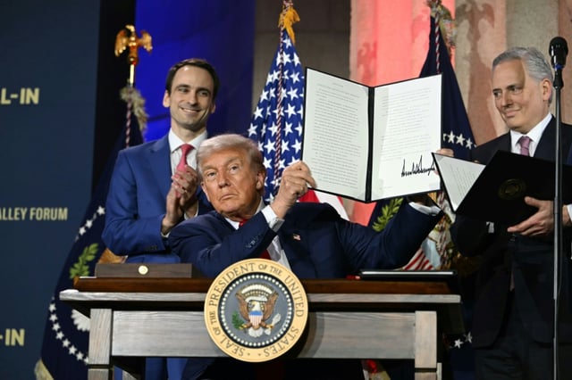 Le président américain Donald Trump présente un décret sur l'IA lors d'un événement consacré à cette technologie à Washington, le 23 juillet 2025