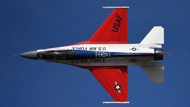 A US Air Force F-16 fighter jet performs aerial acrobatics during the F-Air Colombia 2025 airshow in Rionegro.