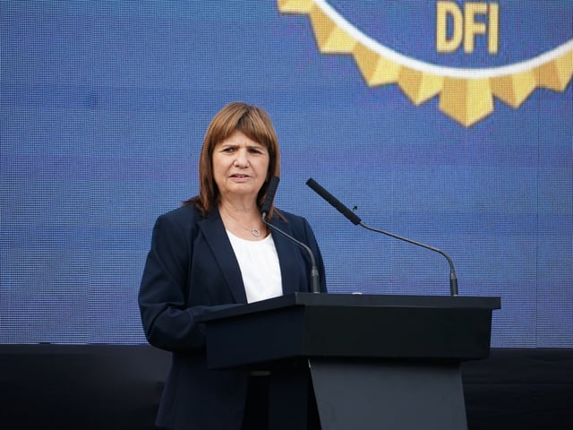 El presidente Javier Milei y la ministra de Seguridad Patricia Bullrich presentan los detalles del Decreto 383/2025 publicado esta madrugada en Boletín Oficial. Este otorga mayor libertad acción a las fuerzas para investigar delitos web detener delincuentes además introducir modificaciones estructurales organismo. anuncio se realiza sede Cuerpo Policía Montada ubicada Cavia 3300 Palermo.

Fotos Emmanuel Fernández - FTP CLARIN EMA06811.JPG Z EFernandz Efernandez