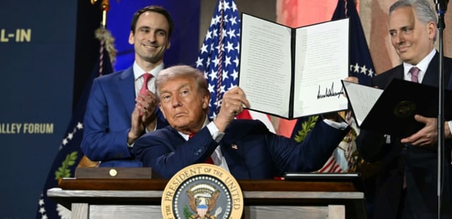 Le président américain Donald Trump présente un décret sur l'IA lors d'un événement consacré à cette technologie à Washington, le 23 juillet 2025