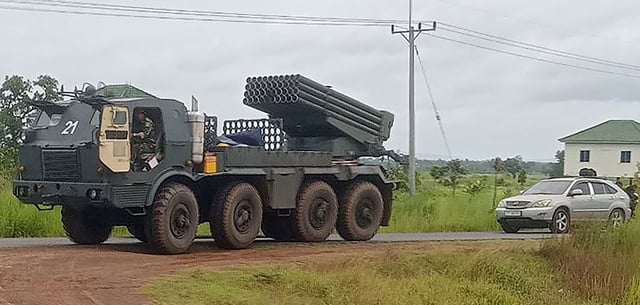 Ein Raketenwerfer der kambodschanischen Armee an der Grenze