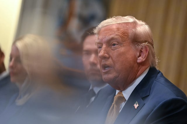 Le président américain Donald Trump s’exprime lors d’une réunion du cabinet à Washington, DC, le 8 juillet 2025.