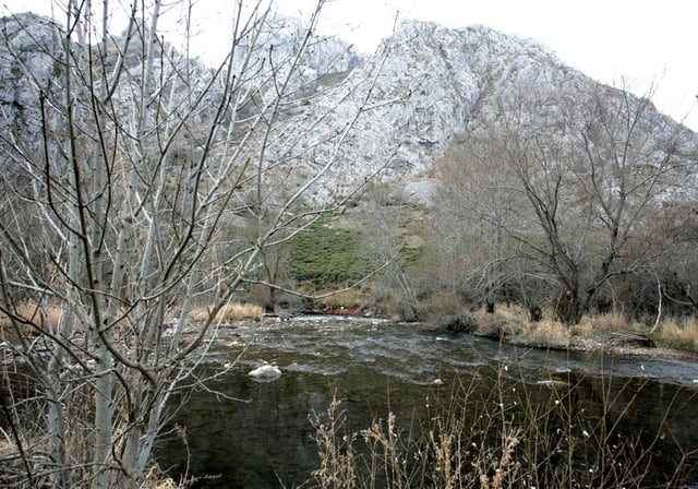 El río Luna, a su paso por la provincia de León, en una imagen de archivo