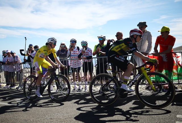 Cycling - Tour de France - Stage 16 - Montpellier to Mont Ventoux - Mont Ventoux, France - July 22, 2025 UAE Team Emirates XRG's Tadej Pogacar and Team Visma | Lease a Bike's Jonas Vingegaard in action during stage 16 REUTERS/Sarah Meyssonnier/File Photo