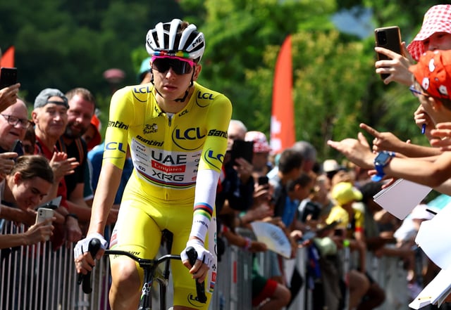 Cycling - Tour de France - Stage 18 - Vif to Courchevel Col de la Loze - Vif, France - July 24, 2025 UAE Team Emirates XRG's Tadej Pogacar wearing the yellow jersey before the start of stage 18 REUTERS/Sarah Meyssonnier