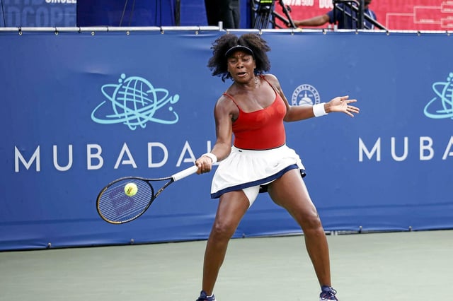 Venus Williams lors de son match de double avec sa compatriote Hailey Baptiste, mercredi 23 juillet, au tournoi de Washington.
