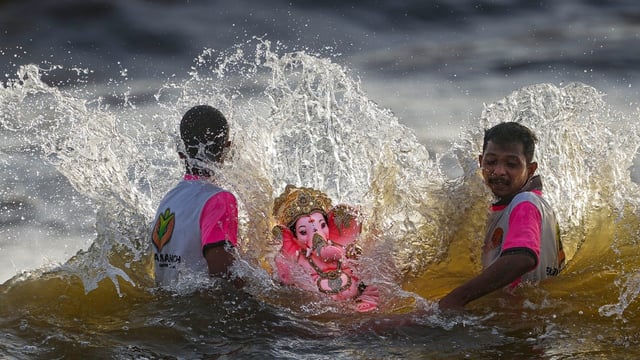Plaster of Paris idols below six feet will have to immersed in artificial water tanks (Representative Image)