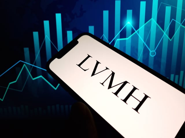 Le leader mondial du luxe, propriétaire de Louis Vuitton, Dior, Hennessy et Moët & Chandon, a fait état d’un chiffre d’affaires de près de 40 milliards d’euros sur la première moitié de 2025.