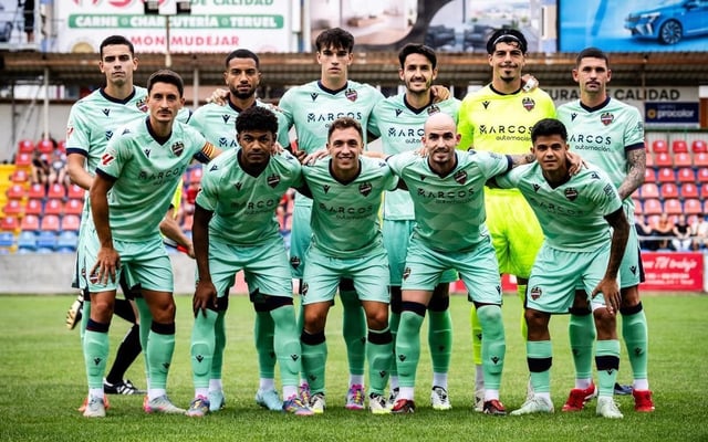 El once incial del Levante UD en su partido amistoso ante el CD Teruel