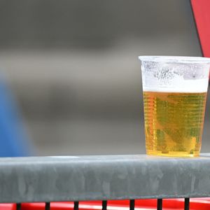 Bei Frauenspielen in England erlaubt: Stadionbier.