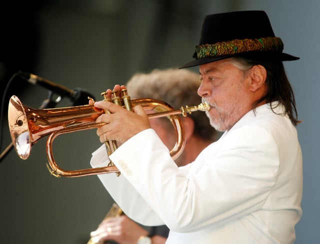 Jazz musician Chuck Mangione plays the flugelhorn as he performs at the 28th annual Playboy Jazz Festival at the Hollywood Bowl in Hollywood June 18, 2006. REUTERS/Fred Prouser/File Photo
