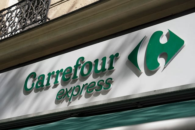 Carrefour veut se séparer de ses 1 188 magasins italiens qui ont rapporté 4 % du chiffre d’affaires du groupe en 2024.