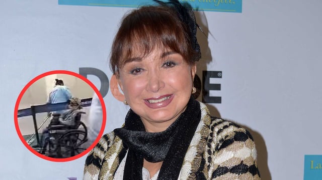Captan a “La Chilindrina” en silla de ruedas en el aeropuerto.