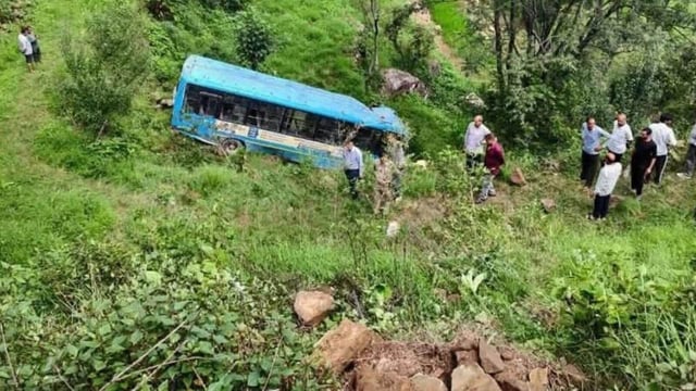 The bus veered off the road and rolled down the hill at Tarangla near Maseran in Mandi. (Birbal Sharma/HT)