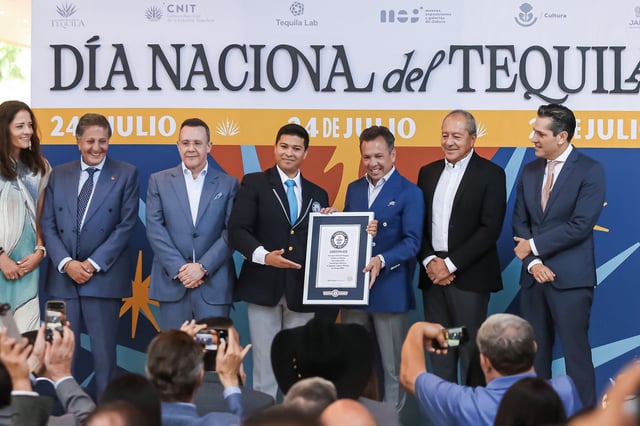 Tequila Lab recibió el Record Guiness por más botellas de tequila exhibidas. CORTESÍA