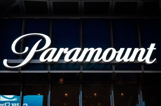 2YM6105 New York, United States. 19th Nov, 2024. The Paramount office building is seen in Times Square, Manhattan, New York City. (Photo by Jimin Kim/SOPA Images/Sipa USA) Credit: Sipa USA/Alamy Live News