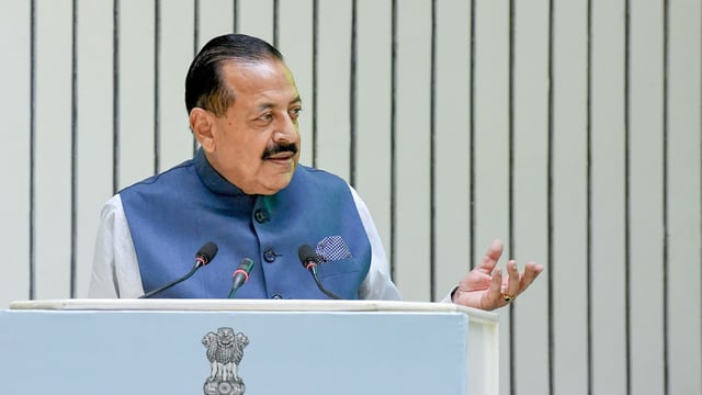The 1972 rules allow for certain kinds of leave to be clubbed together with holidays or other kinds of leave. Similarly, an employee gets debited with 2.5 days of earned leave per month of service completed. (Pic: MoS Jitendra Singh)
