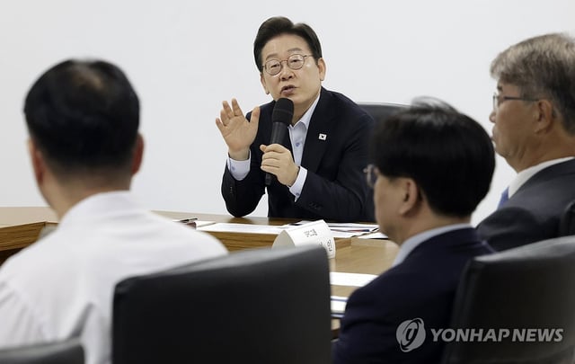 President Lee Jae Myung holds a meeting on industrial disasters at an SPC Samlip Co. factory in Siheung, some 30 kilometers southwest of Seoul, on July 25, 2025. (Pool photo) (Yonhap)