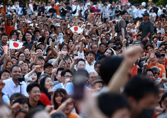 Sanseito party supporters raise their fists during the Sanseito's election campaign tour, on the last day of campaigning for the July 20 upper house election, at Shiba Park in Tokyo, Japan July 19, 2025.  REUTERS/Issei Kato/File Photo