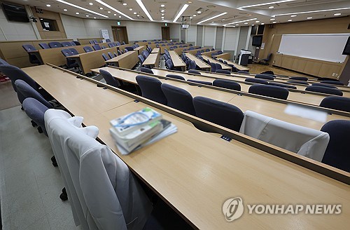 A lecture hall remains empty at a medical school in Seoul, in this file photo taken July 17, 2025. (Yonhap)