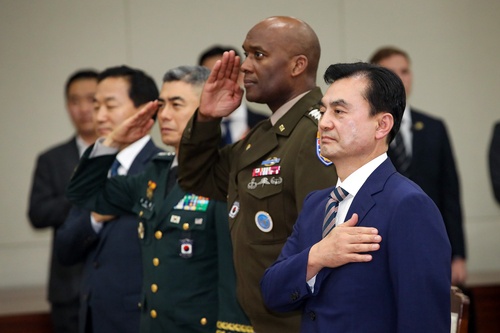 Defense Minister Ahn Gyu-back (R) attends his inauguration ceremony held at the defense ministry in Seoul on July 25, 2025, in this photo provided by his office. U.S. Forces Korea Commander Gen. Xavier Brunson (2nd from R) also attended the event. (PHOTO NOT FOR SALE) (Yonhap)