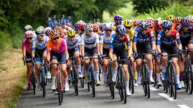 Deutschlands Liane Lippert im Pulk bei der Tour de France Femmes