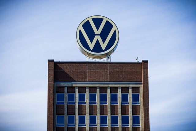 Ein Markenhochhaus des VW-Konzerns in Wolfsburg (Symbolbild)