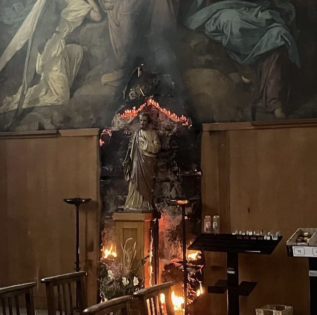 Paris: enquête ouverte après deux incendies en 24 heures dans l'église Notre-Dame des Champs