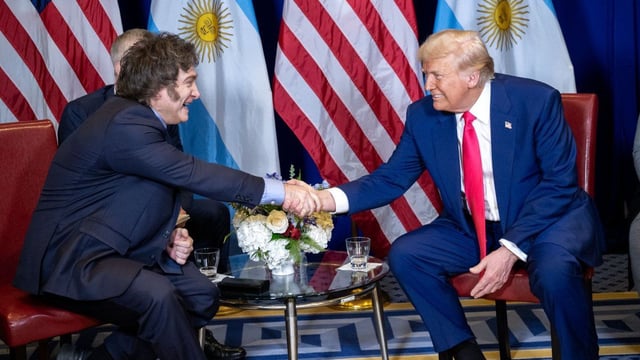 Javier Milei recibirá a la Secretaria de Seguridad de Donald Trump. 