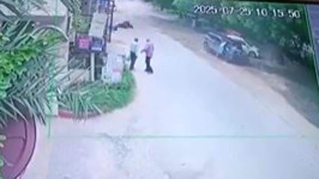 According to CCTV footage, the incident took place at about 10:15am. (Screengrab)