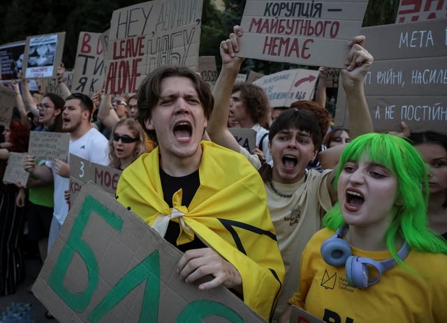 Lors d'une manifestation à Kyiv contre la loi fraîchement votée, le 24 juillet 2025. 